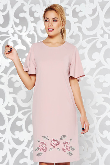Rochie StarShinerS rosa eleganta brodata cu croi larg din material elastic