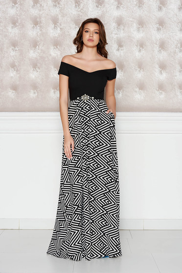 Rochie StarShinerS alba de ocazie in clos din stofa usor elastica accesorizata cu pietre stras