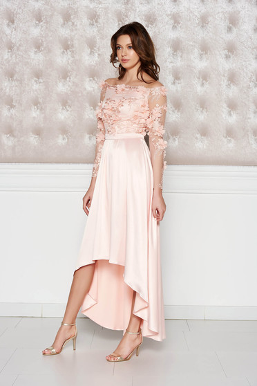 Rochie StarShinerS piersica de ocazie asimetrica din material satinat cu aplicatii florale cu efect 3D