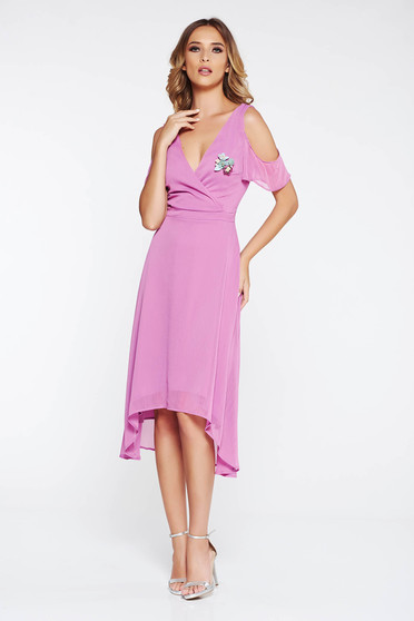 Rochie StarShinerS lila de ocazie asimetrica din material vaporos si transparent captusita pe interior cu umeri decupati