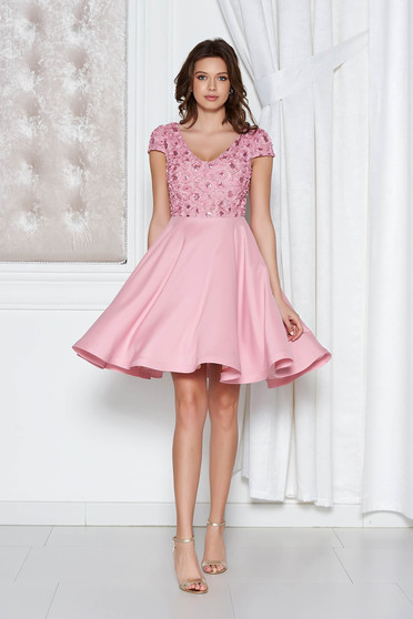 Rochie StarShinerS rosa de ocazie in clos din material satinat cu aplicatii cu paiete
