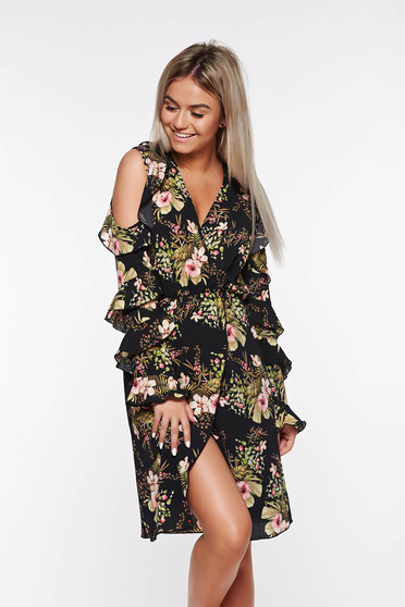 Rochie PrettyGirl neagra de zi cu umeri decupati din material vaporos cu elastic in talie