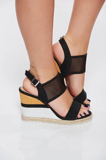 Sandale negre casual din piele ecologica accesorizata cu o catarama metalica