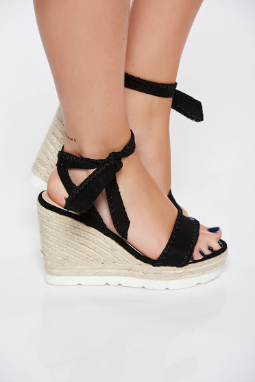 Sandale negre casual din piele ecologica cu impletituri pe platforma