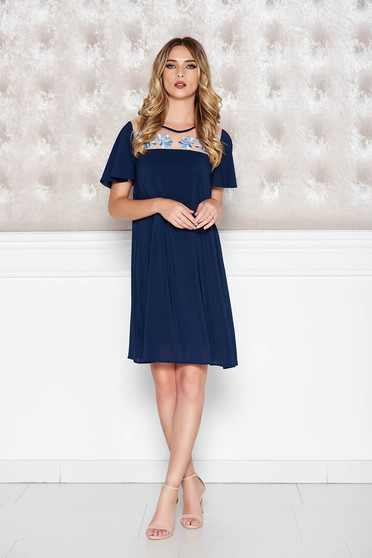 Rochie StarShinerS albastra-inchis de ocazie brodata cu croi larg din voal captusita pe interior