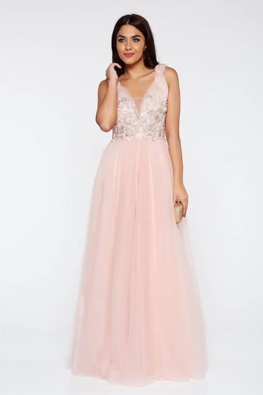 Rochie LaDonna rosa de ocazie in clos cu decolteu adanc din tul captusita pe interior cu insertii de broderie