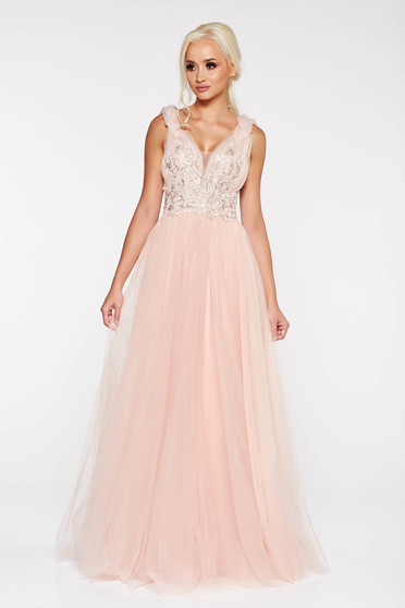 Rochie LaDonna rosa de ocazie in clos cu decolteu adanc din tul captusita pe interior cu insertii de broderie