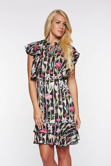 Rochie PrettyGirl neagra de zi cu croi in A din material vaporos captusita pe interior cu volanase