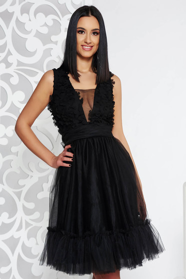 Rochie Fofy neagra de ocazie in clos din tul captusita pe interior cu decolteu in v