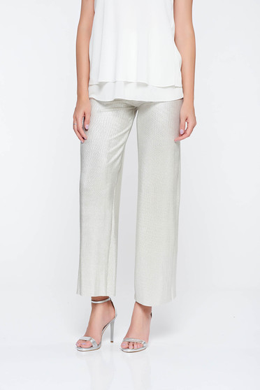 Pantaloni argintii eleganti evazati din material lucios cu elastic in talie