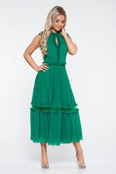 Rochie verde de ocazie in clos din material vaporos captusita pe interior cu volanase