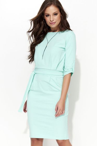 Rochie Folly mint casual cu un croi drept din material elastic accesorizata cu cordon