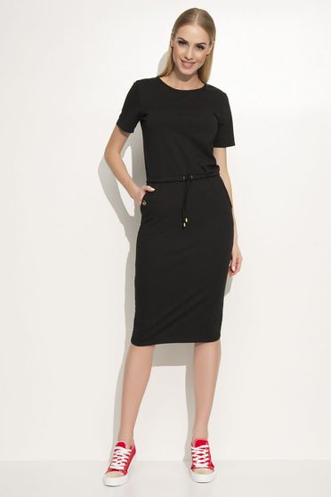 Rochie Makadamia neagra casual cu un croi drept din material usor elastic cu buzunare in fata