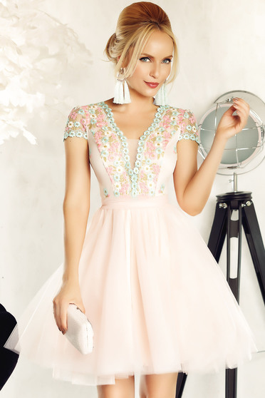 Rochie Fofy rosa de ocazie in clos din tul captusita pe interior cu insertii de broderie