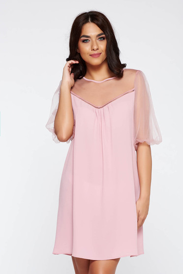 Rochie rosa eleganta cu croi larg din material vaporos si transparent captusita pe interior