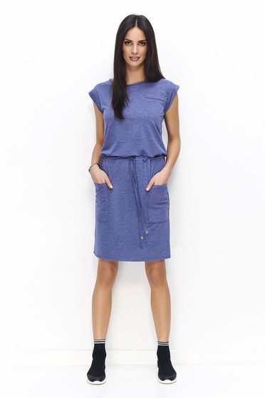 Rochie Numinou albastra casual din material subtire usor elastic accesorizata cu cordon
