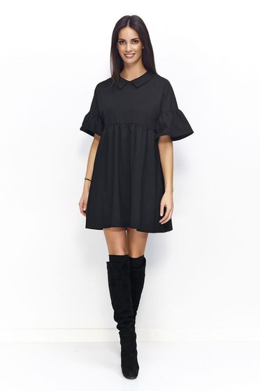Rochie Numinou neagra de zi cu croi larg din material usor elastic cu guler si cu maneci clopot