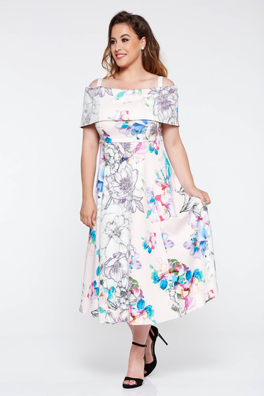 Rochie rosa de ocazie in clos cu umeri goi din material elastic cu imprimeuri florale
