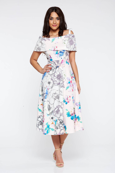 Rochie rosa de ocazie in clos cu umeri goi din material elastic cu imprimeuri florale