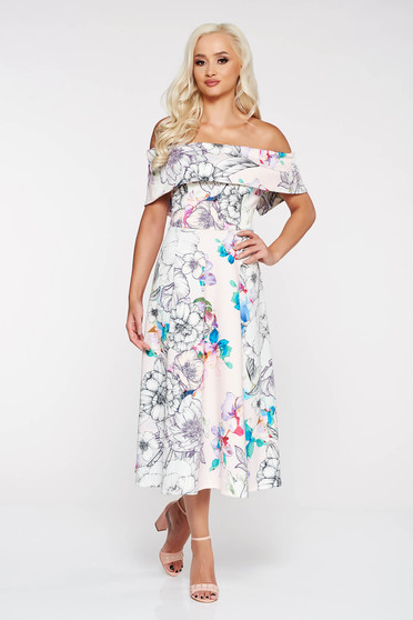 Rochie rosa de ocazie in clos cu umeri goi din material elastic cu imprimeuri florale