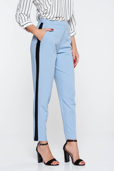 Pantaloni albastri deschis eleganti cu talie medie din stofa subtire usor elastica