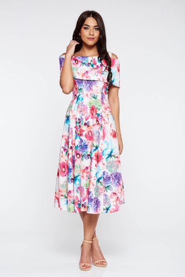 Rochie rosa de ocazie in clos cu umeri goi din material elastic cu imprimeuri florale
