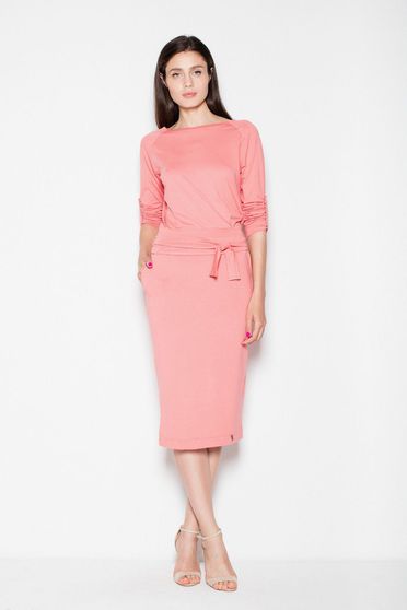 Rochie Venaton corai casual cu un croi drept din material subtire usor elastic accesorizata cu cordon