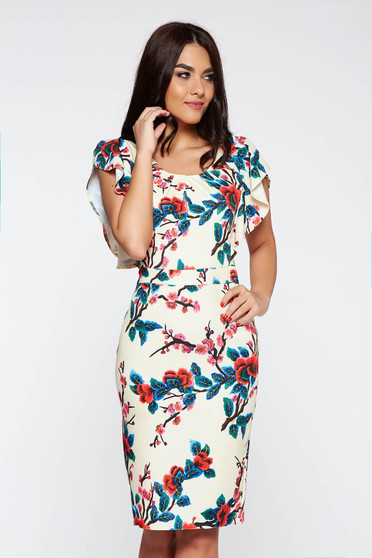 Rochie crem eleganta cu un croi mulat din material usor elastic cu imprimeuri florale