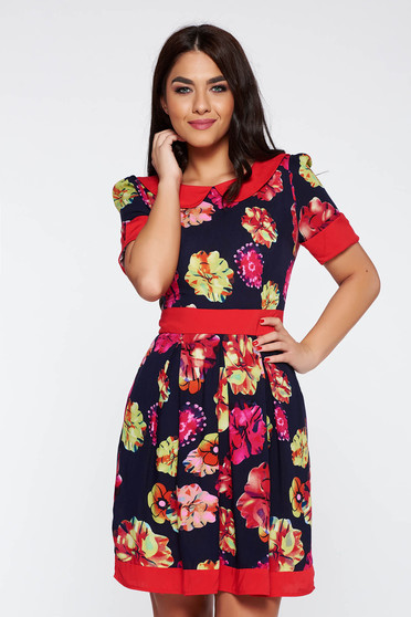 Rochie rosie office in clos cu guler rotunjit din material neelastic cu imprimeuri florale