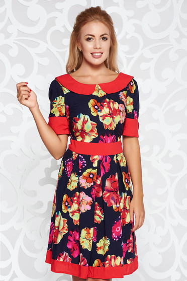 Rochie rosie office in clos cu guler rotunjit din material neelastic cu imprimeuri florale