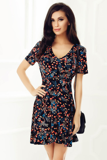 Rochie neagra de zi in clos din material usor elastic cu imprimeuri florale