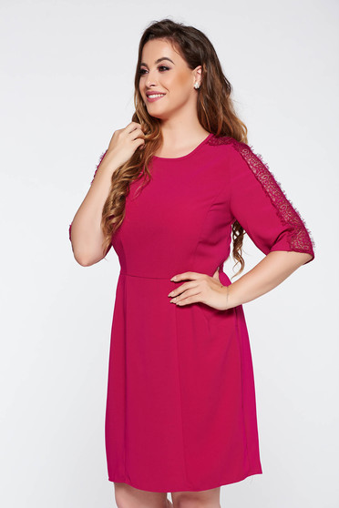Rochie fuchsia eleganta midi stofa din neelastica subtire cu maneca 3/4 cu aplicatii de dantela