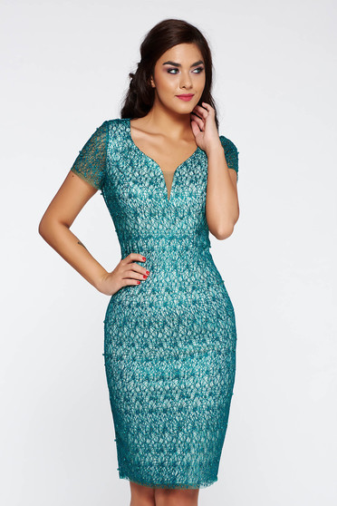 Rochie verde de ocazie cu maneca scurta tip creion cu aplicatii cu margele captusita pe interior