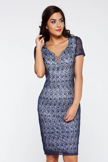 Rochie albastra-inchis de ocazie cu maneca scurta tip creion cu aplicatii cu margele captusita pe interior