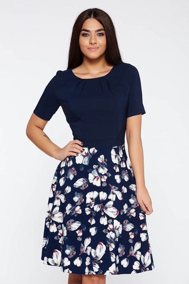 Rochie albastra-inchis eleganta in clos din material usor elastic cu imprimeuri florale
