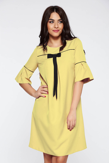 Rochie galbena eleganta cu croi larg din stofa subtire usor elastica cu maneci clopot