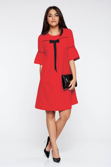 Rochie rosie eleganta cu croi larg din stofa subtire usor elastica cu maneci clopot