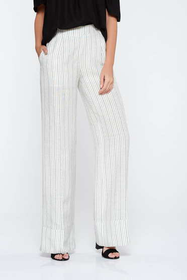 Pantaloni PrettyGirl albe casual cu un croi evazat din material neelastic cu talie inalta si buzunare