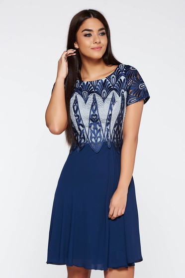 Rochie albastra-inchis de ocazie cu croi in clos din dantela