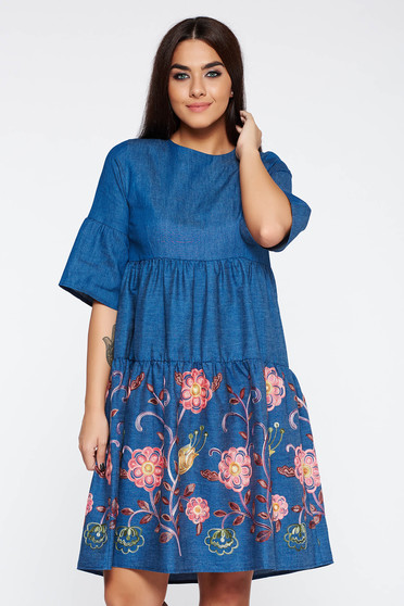 Rochie de zi albastra brodata din bumbac neelastic cu croi larg