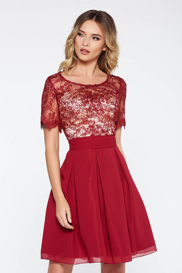 Rochie visinie de ocazie in clos din voal captusita pe interior cu insertii de broderie