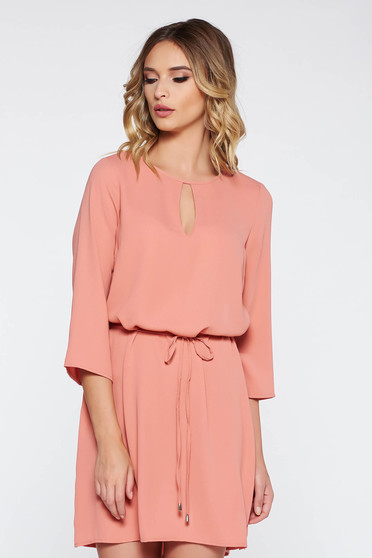 Rochie piersica casual cu croi larg din material neelastic cu snur in talie