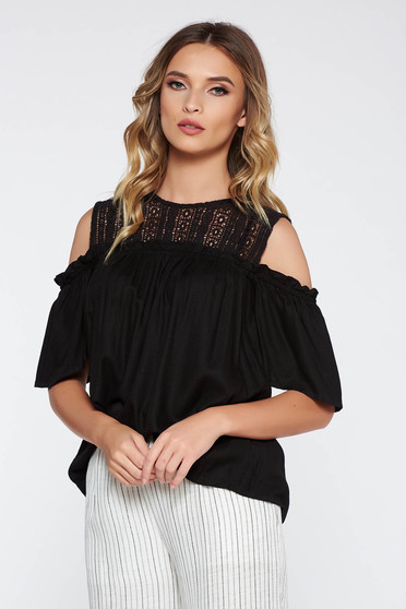Bluza dama neagra casual cu croi larg cu umeri decupati din material neelastic cu aplicatii de dantela