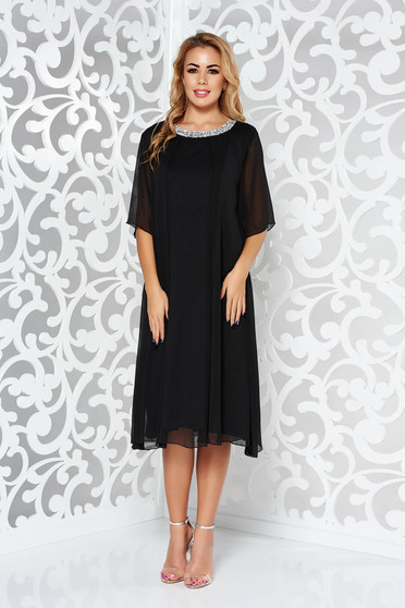 Rochie neagra de ocazie cu croi larg din material vaporos captusita pe interior cu aplicatii stralucitoare