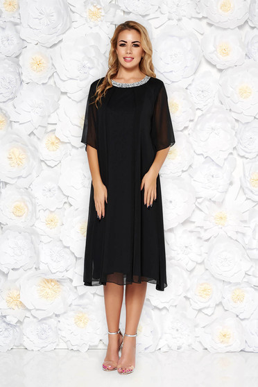 Rochie neagra de ocazie cu croi larg din material vaporos captusita pe interior cu aplicatii stralucitoare