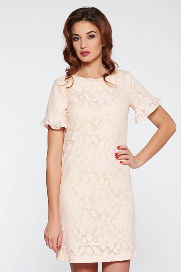Rochie LaDonna crem de ocazie cu un croi drept din dantela cu aplicatii cu perle