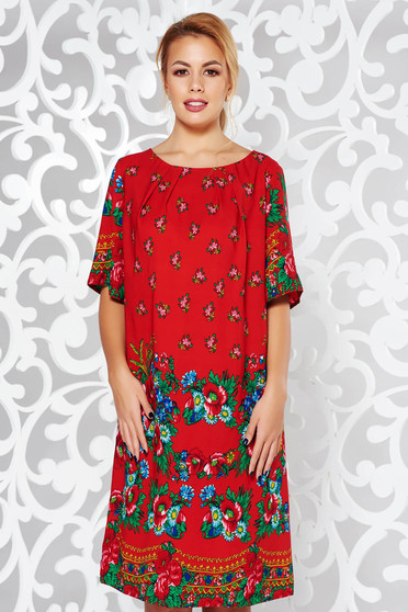 Rochie rosie de zi cu croi larg material subtire neelastic captusita pe interior cu imprimeuri florale
