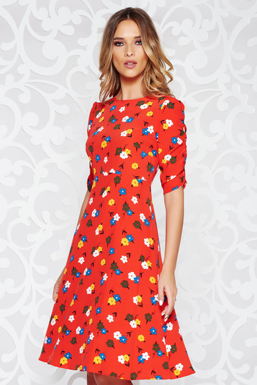 Rochie StarShinerS rosie de zi in clos din material subtire neelastic cu imprimeuri florale