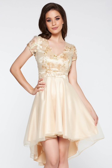 Rochie crem de ocazie asimetrica in clos cu aplicatii florale