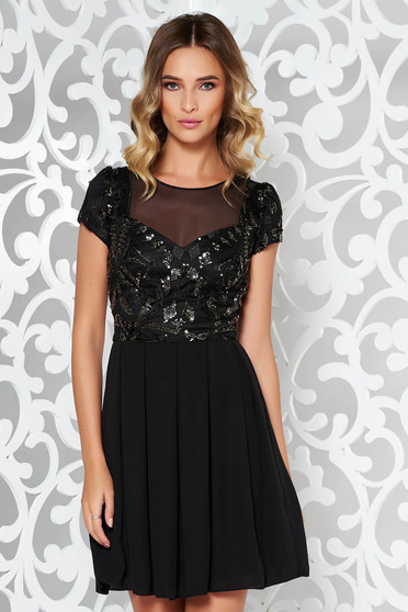 Rochie neagra de ocazie in clos din dantela cu aplicatii cu paiete